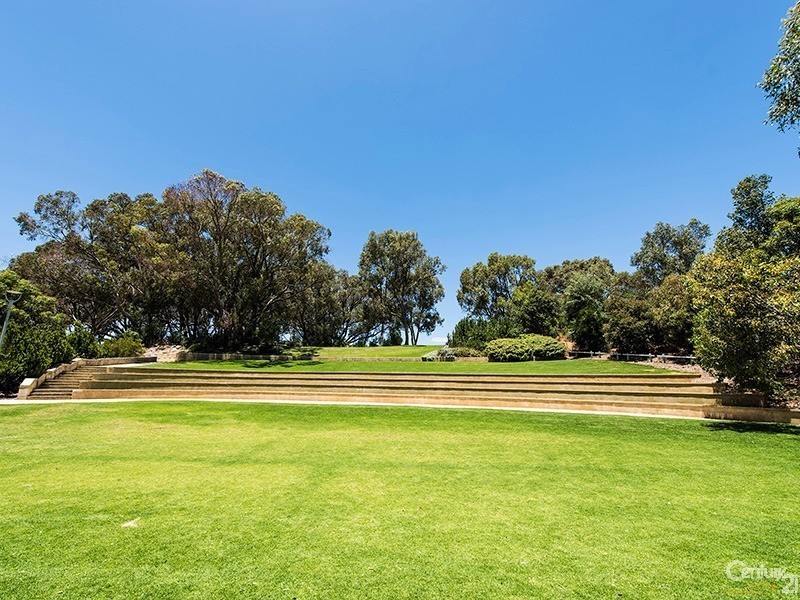 6 Crail Lane, Meadow Springs WA 6210