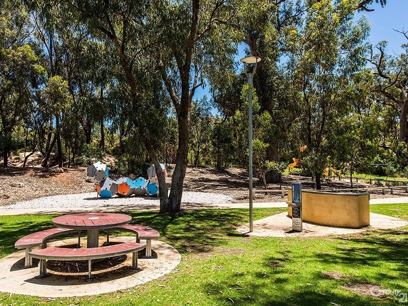 6 Crail Lane, Meadow Springs WA 6210