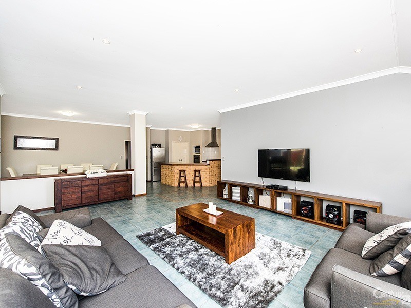 4 Jacaranda Drive, North Yunderup WA 6208