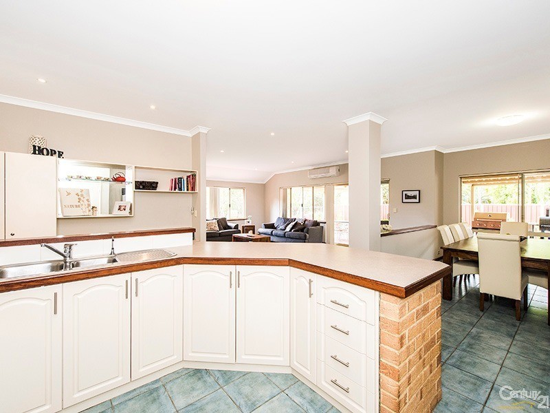 4 Jacaranda Drive, North Yunderup WA 6208