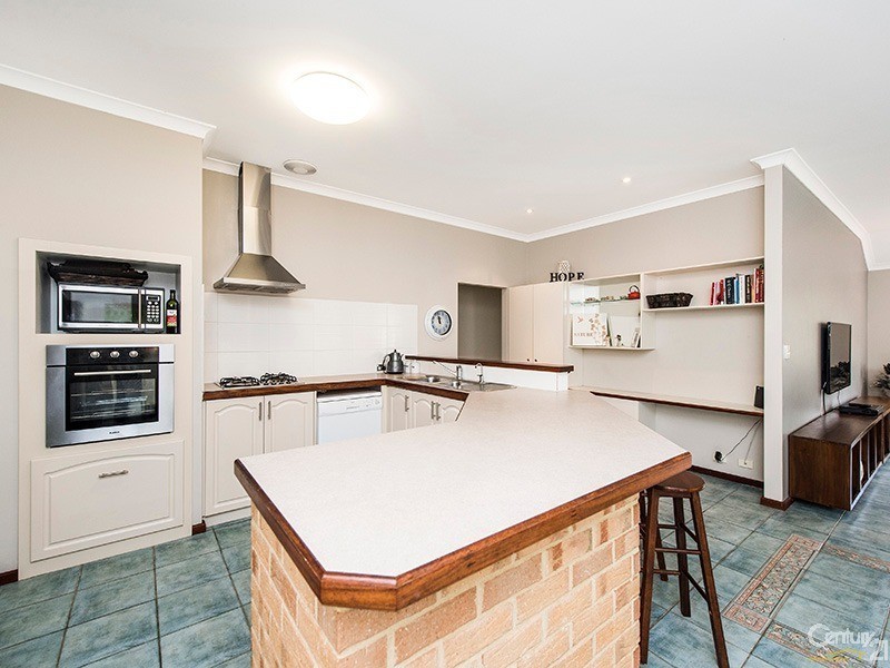 4 Jacaranda Drive, North Yunderup WA 6208