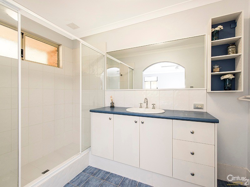 4 Jacaranda Drive, North Yunderup WA 6208