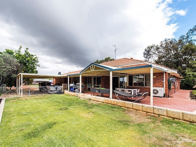 4 Jacaranda Drive, North Yunderup WA 6208