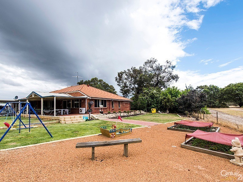 4 Jacaranda Drive, North Yunderup WA 6208