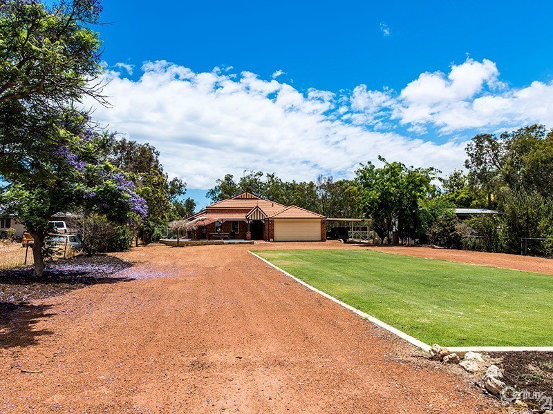 4 Jacaranda Drive, North Yunderup WA 6208