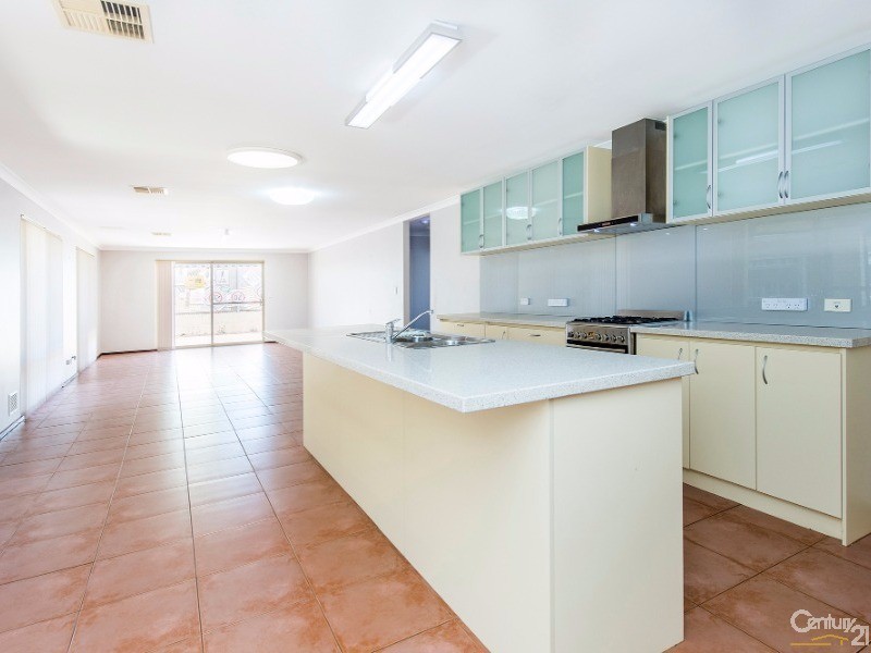 259 Peelwood Parade, Halls Head WA 6210