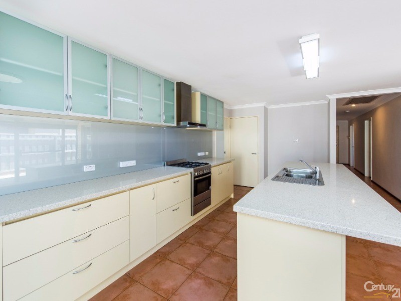 259 Peelwood Parade, Halls Head WA 6210