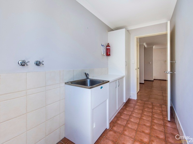 259 Peelwood Parade, Halls Head WA 6210