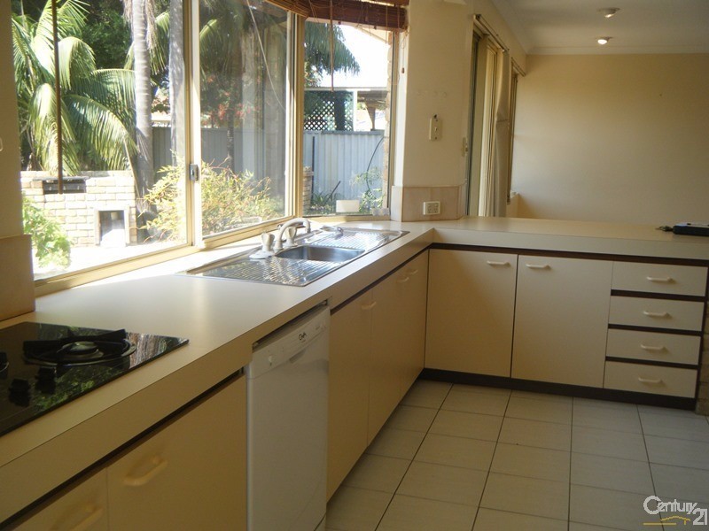 4 Cleveland Court, Meadow Springs WA 6210