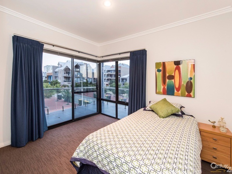 1/18 Cannaregio Square, Mandurah WA 6210