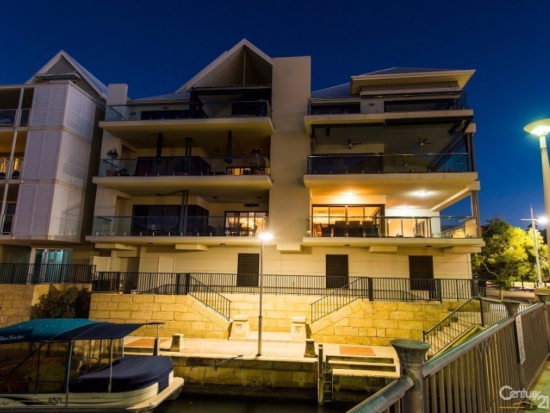 1/18 Cannaregio Square, Mandurah WA 6210