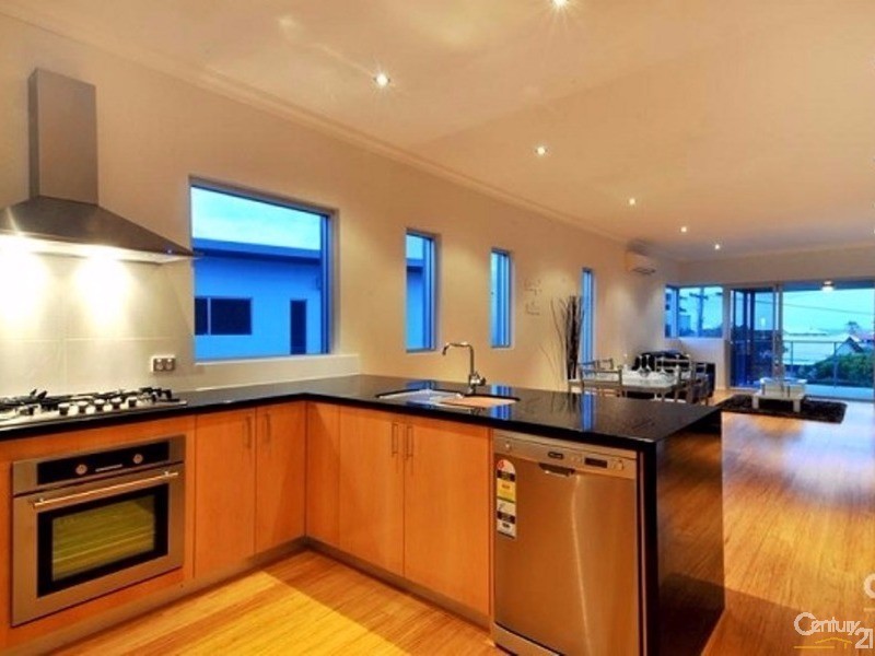 21A Oversby Street, Halls Head WA 6210