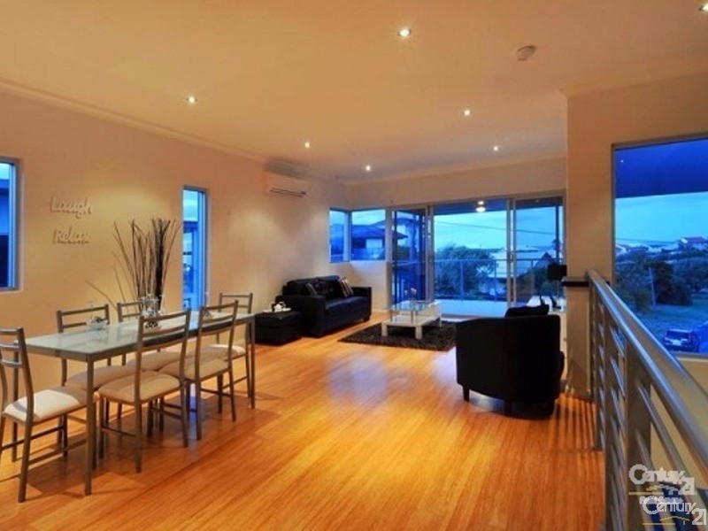 21A Oversby Street, Halls Head WA 6210