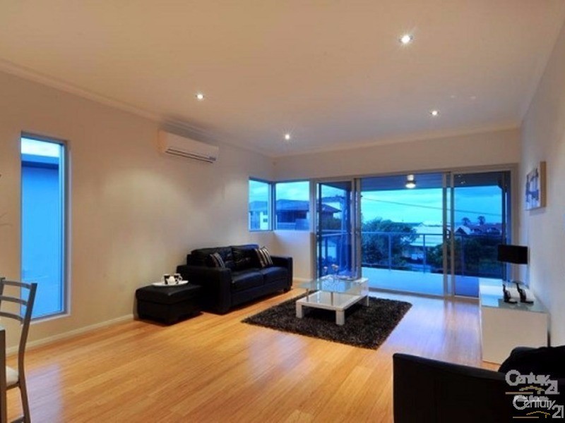 21A Oversby Street, Halls Head WA 6210