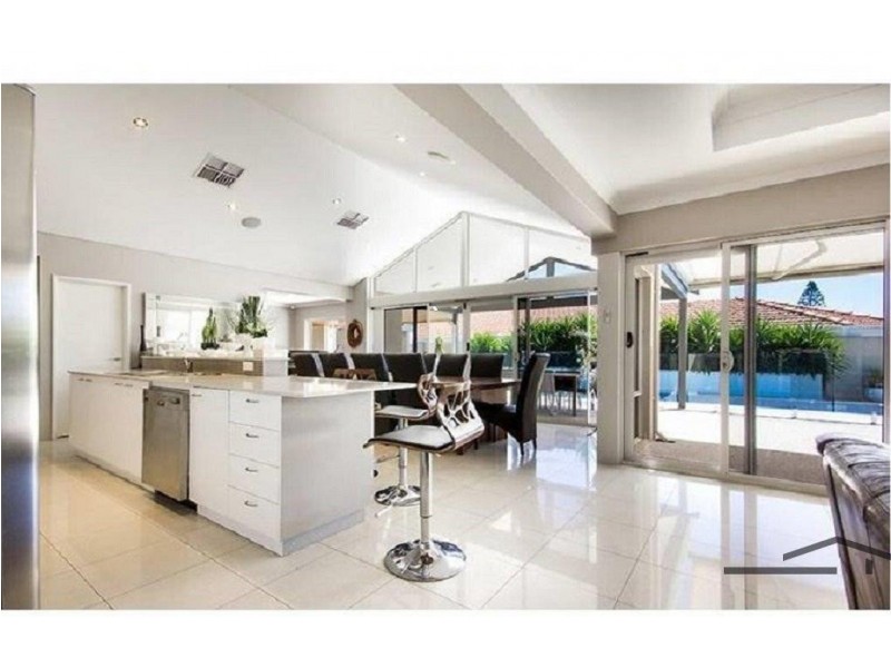 4 Acheron Road, San Remo WA 6210