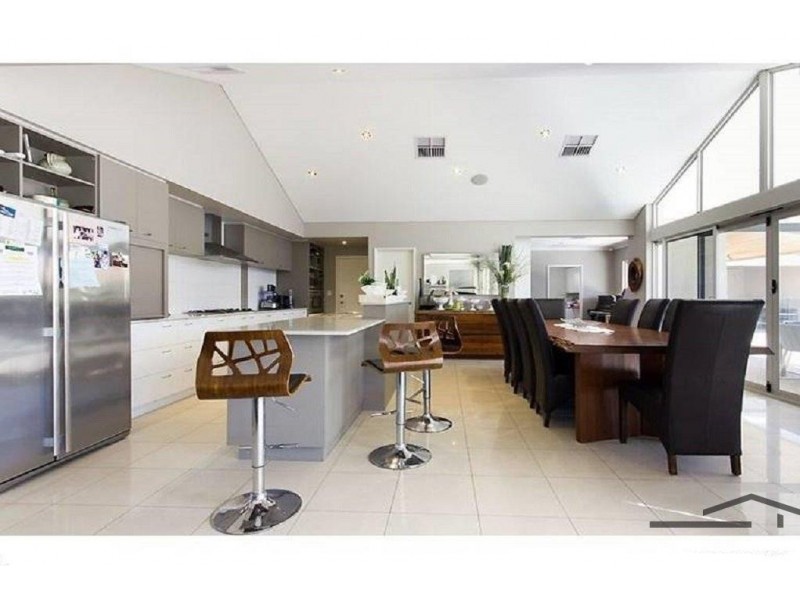 4 Acheron Road, San Remo WA 6210