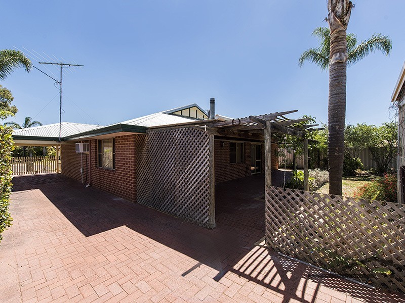 9 Waterfall Cove, Greenfields WA 6210