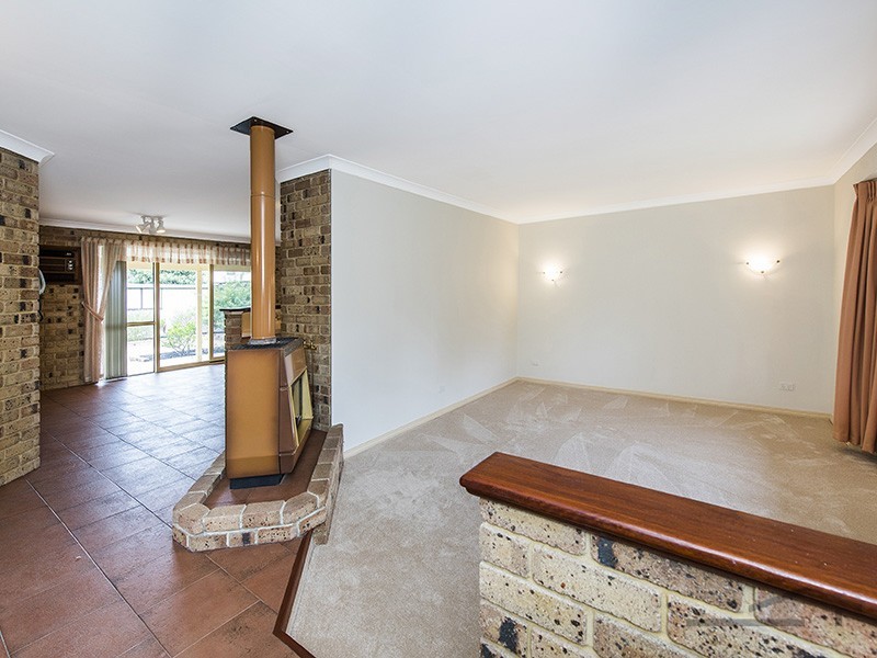 16 Sandford Crescent, Halls Head WA 6210