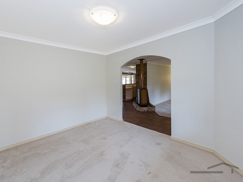 16 Sandford Crescent, Halls Head WA 6210