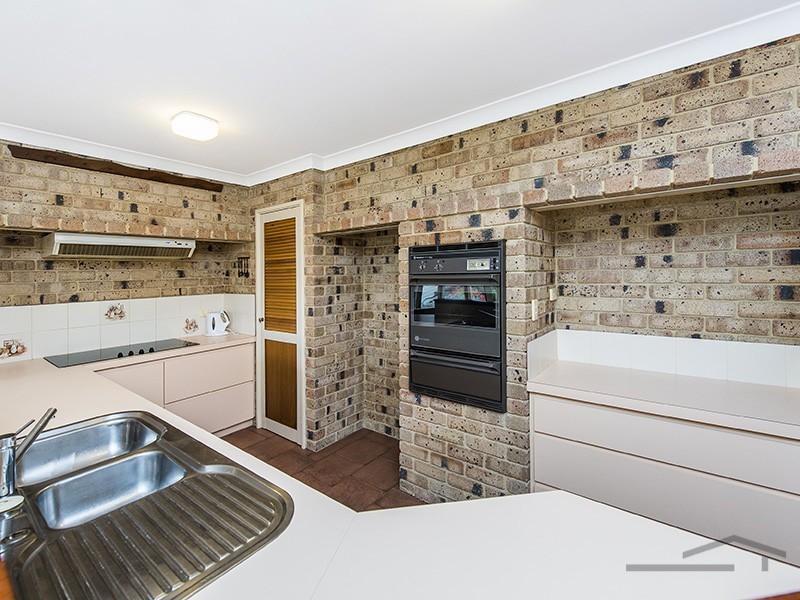 16 Sandford Crescent, Halls Head WA 6210