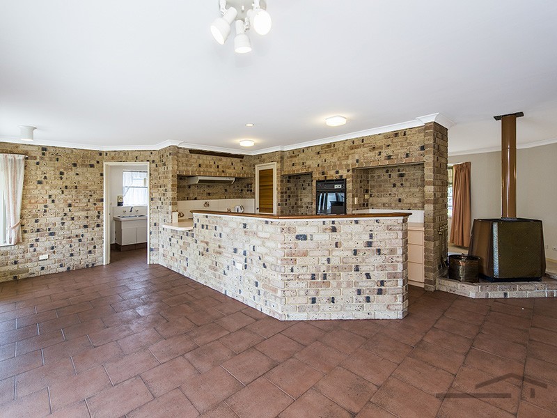 16 Sandford Crescent, Halls Head WA 6210