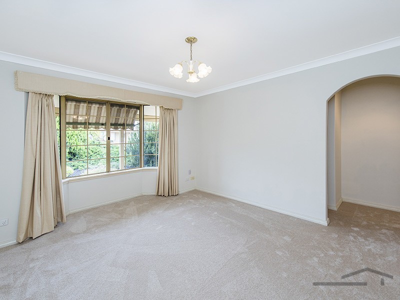 16 Sandford Crescent, Halls Head WA 6210