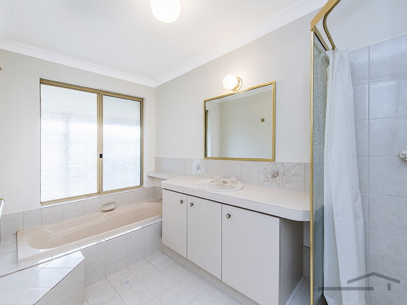 16 Sandford Crescent, Halls Head WA 6210