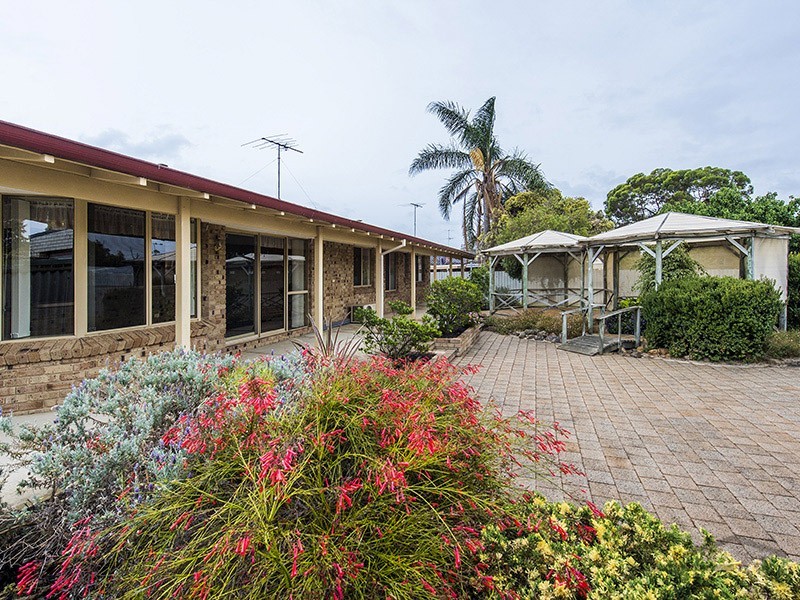 16 Sandford Crescent, Halls Head WA 6210