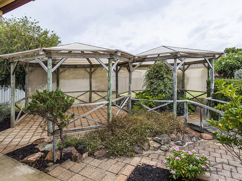 16 Sandford Crescent, Halls Head WA 6210