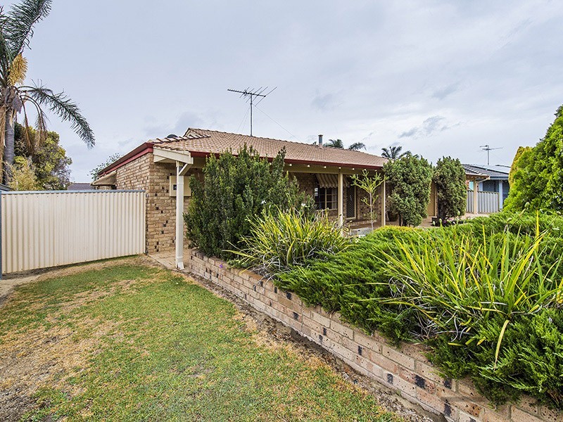 16 Sandford Crescent, Halls Head WA 6210