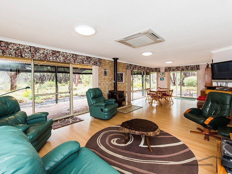 11 Fouracre Court, Stake Hill WA 6181