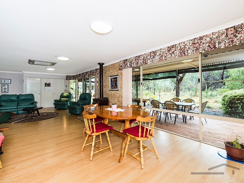 11 Fouracre Court, Stake Hill WA 6181