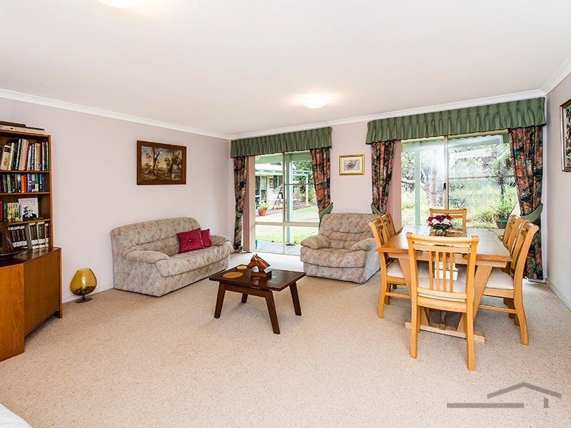 11 Fouracre Court, Stake Hill WA 6181