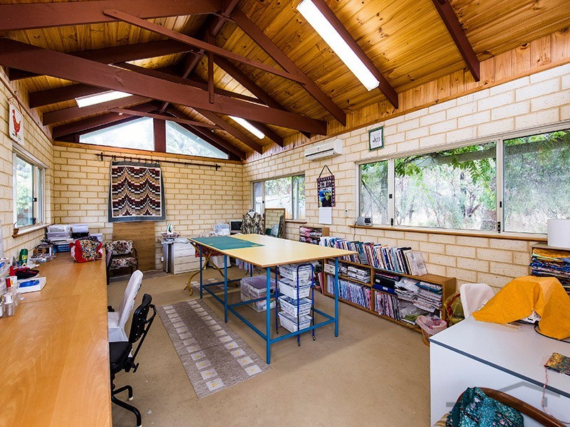 11 Fouracre Court, Stake Hill WA 6181