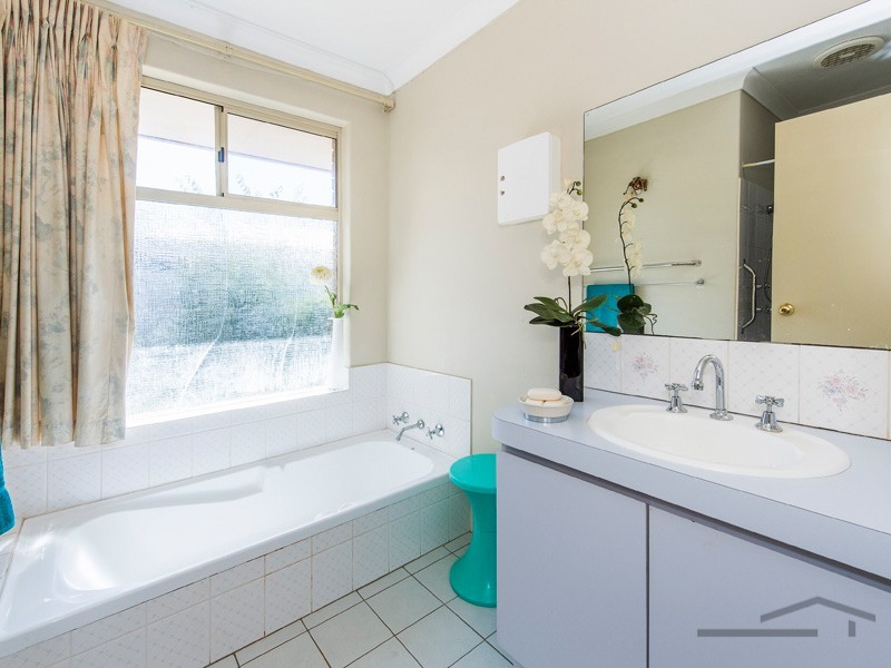 1B Briar Court, Greenfields WA 6210