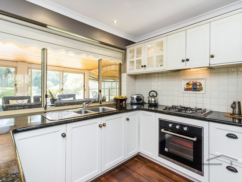 14 Victoria Circle, Greenfields WA 6210