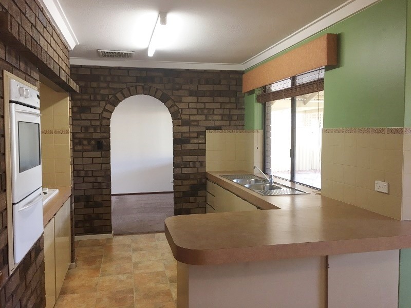 52 Glencoe Parade, Halls Head WA 6210