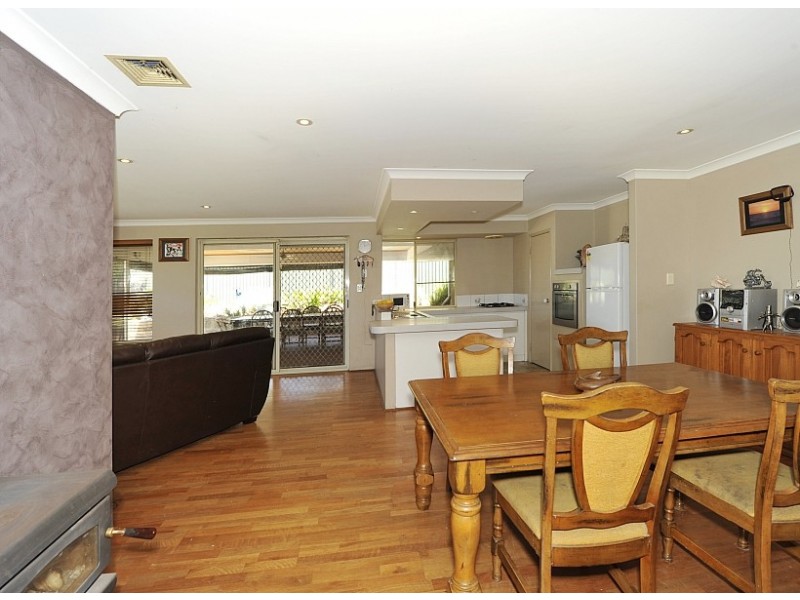 14 Satinash Retreat, Halls Head WA 6210