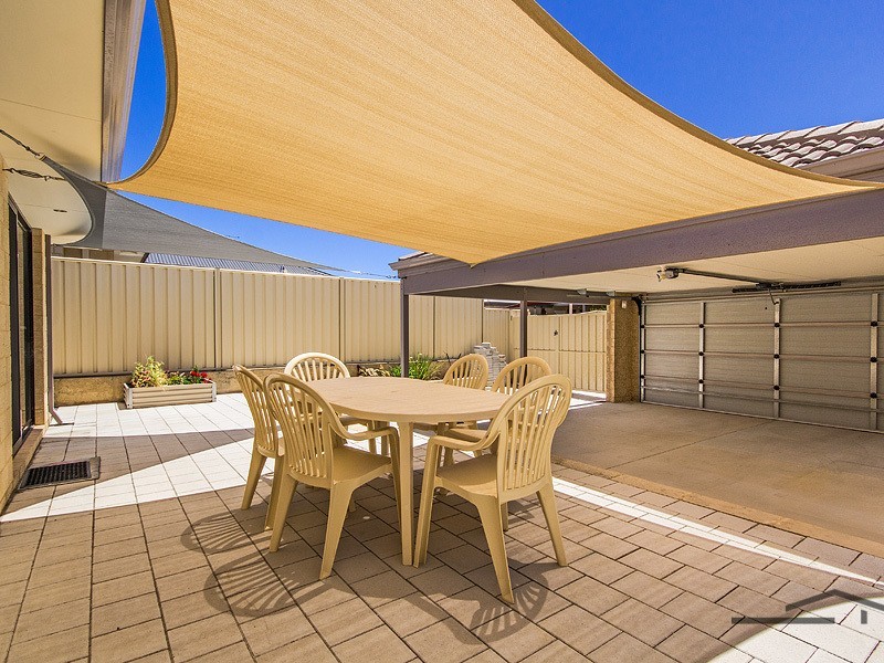 15 Payanna Grange, Lakelands WA 6180