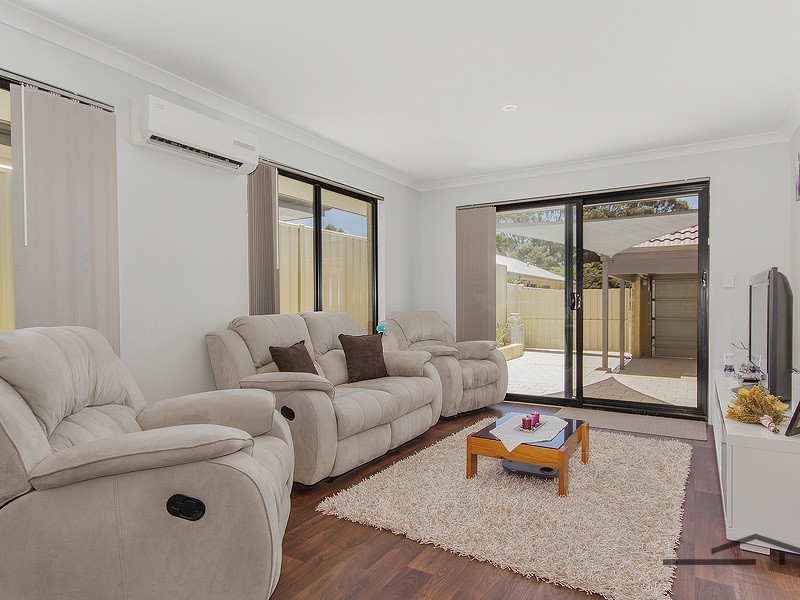 15 Payanna Grange, Lakelands WA 6180