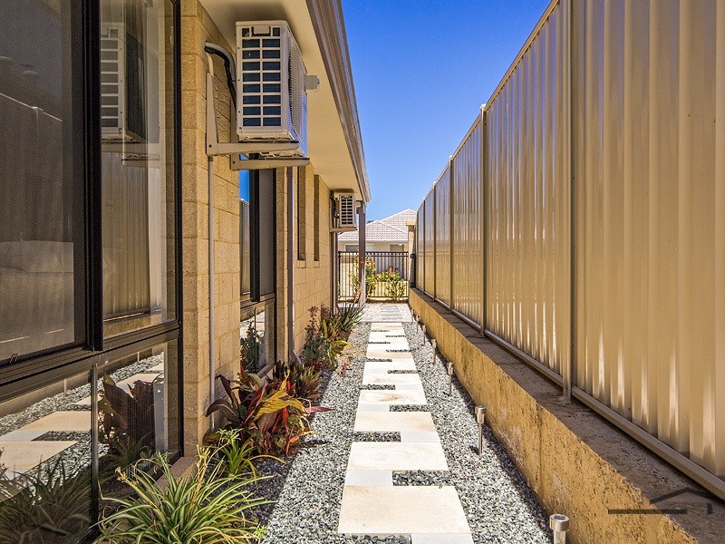 15 Payanna Grange, Lakelands WA 6180