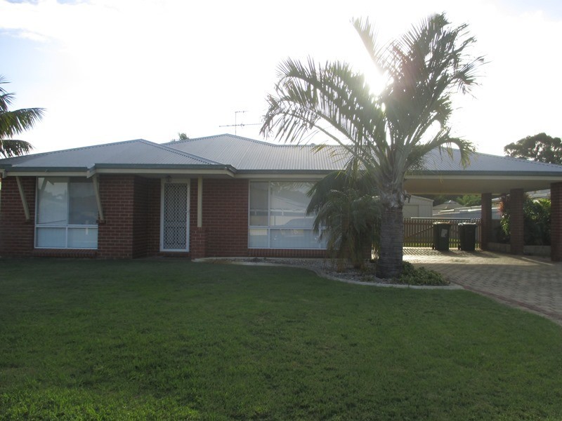 3 Sunningdale Chase, Meadow Springs WA 6210