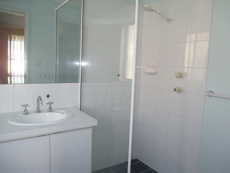 3 Sunningdale Chase, Meadow Springs WA 6210