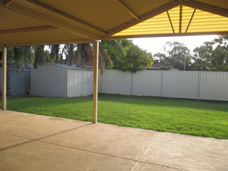 3 Sunningdale Chase, Meadow Springs WA 6210