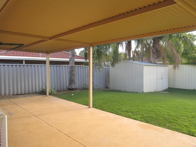 3 Sunningdale Chase, Meadow Springs WA 6210