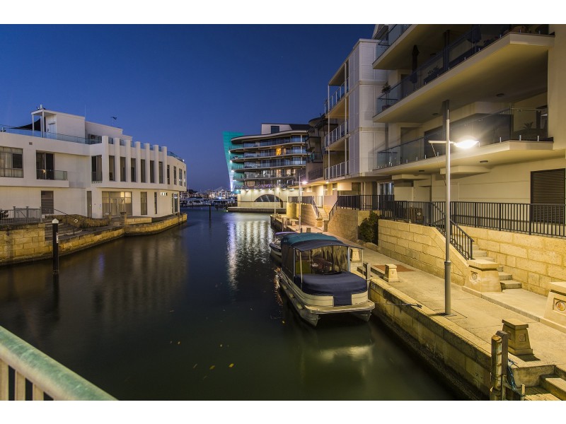 1/18 Cannaregio Square, Mandurah WA 6210