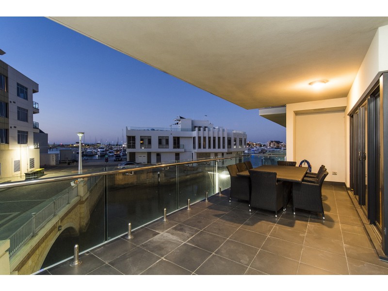 1/18 Cannaregio Square, Mandurah WA 6210