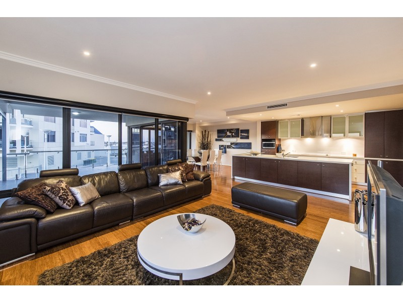 1/18 Cannaregio Square, Mandurah WA 6210