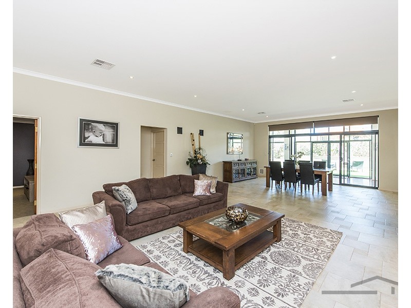 3 Loxton Street, Dudley Park WA 6210