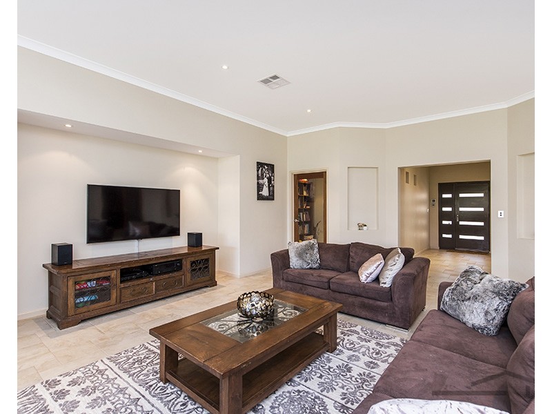 3 Loxton Street, Dudley Park WA 6210